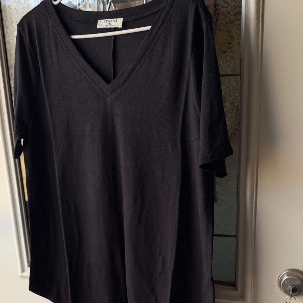 Elegant Black V-Neck Short Sleeve Tee IF YOU KNOW YOU KNOW QUALITY
